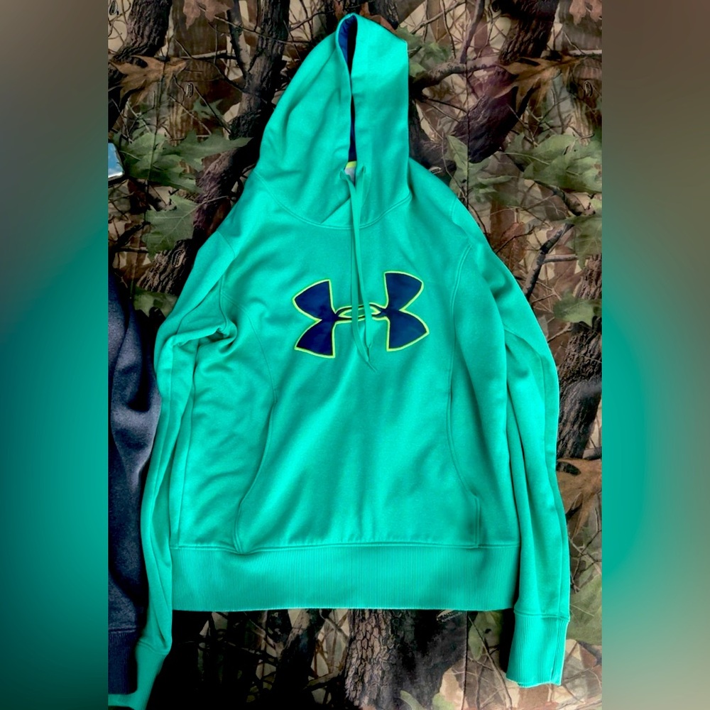Under Armour sweatshirt